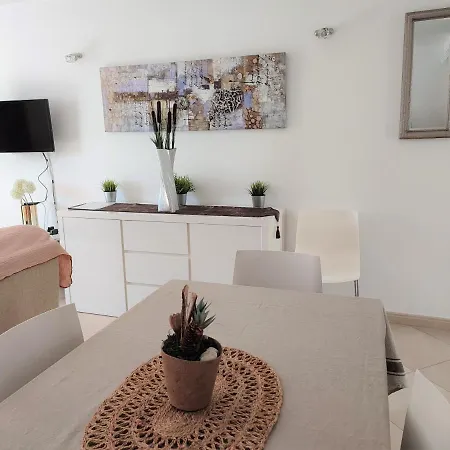 Sarah En Parque Santiago 1 Playa de las Americas (Tenerife)