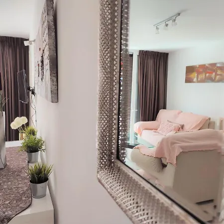 Sarah En Parque Santiago 1 Playa de las Americas (Tenerife)