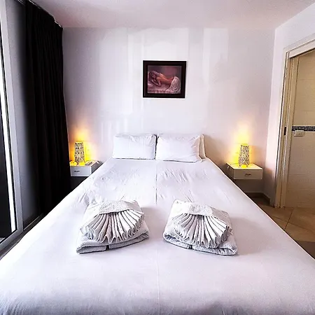 Sarah En Parque Santiago 1 Playa de las Americas (Tenerife)